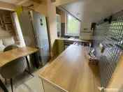 Apartament 3 camere, etaj 2, parcare, bloc cu lift, zona Edg 