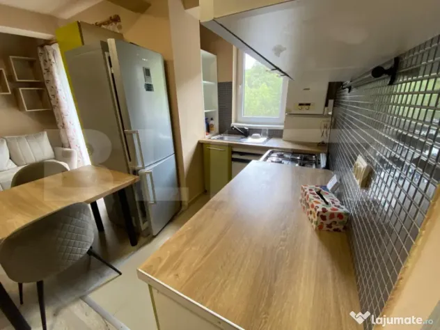 Apartament 3 camere, etaj 2, parcare, bloc cu lift, zona Edg