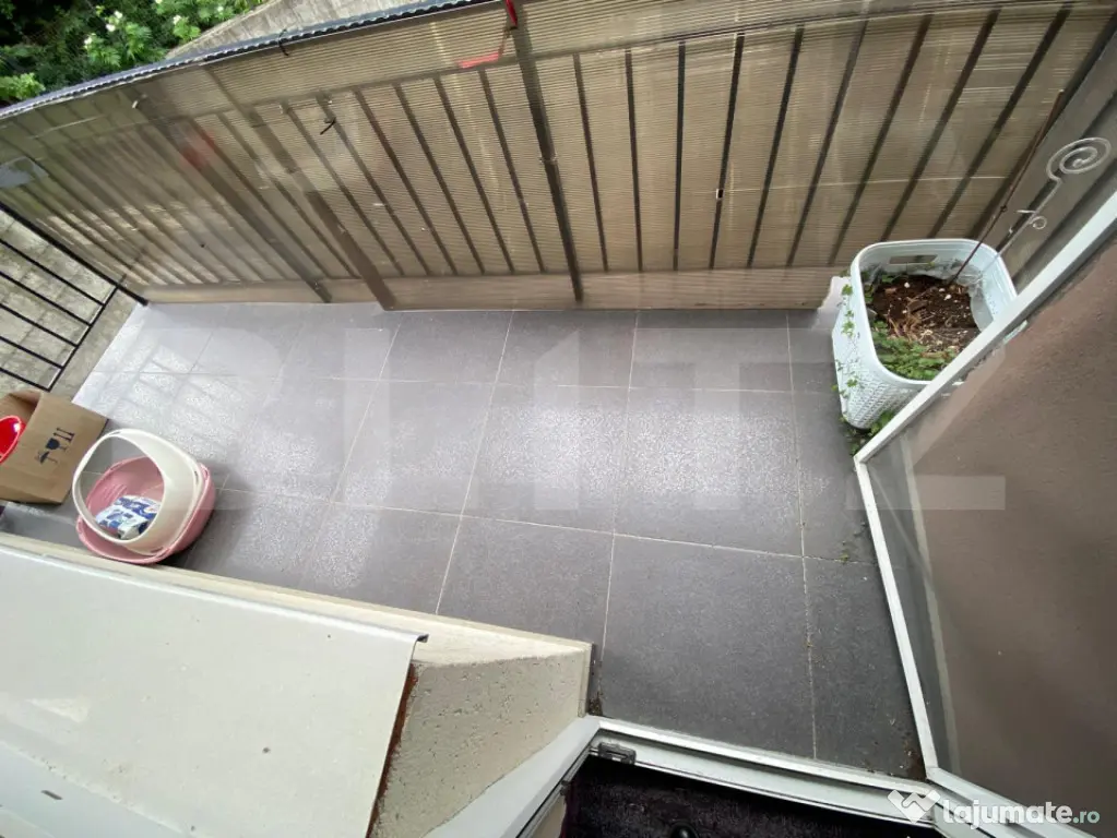 Apartament 3 camere, etaj 2, parcare, bloc cu lift, zona Edg