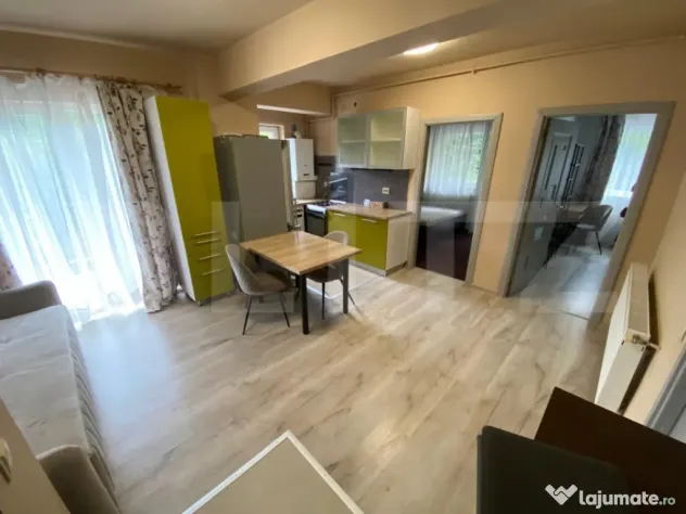 Apartament 3 camere, etaj 2, parcare, bloc cu lift, zona Edg