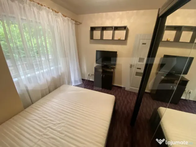 Apartament 3 camere, etaj 2, parcare, bloc cu lift, zona Edg