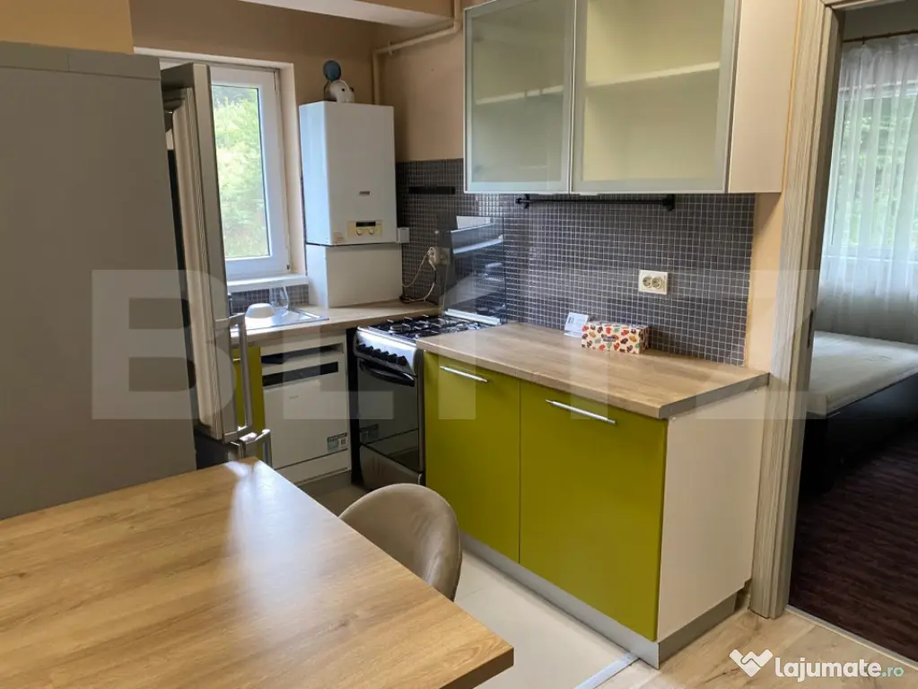 Apartament 3 camere, etaj 2, parcare, bloc cu lift, zona Edg