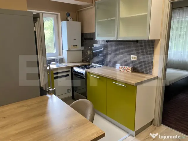 Apartament 3 camere, etaj 2, parcare, bloc cu lift, zona Edg