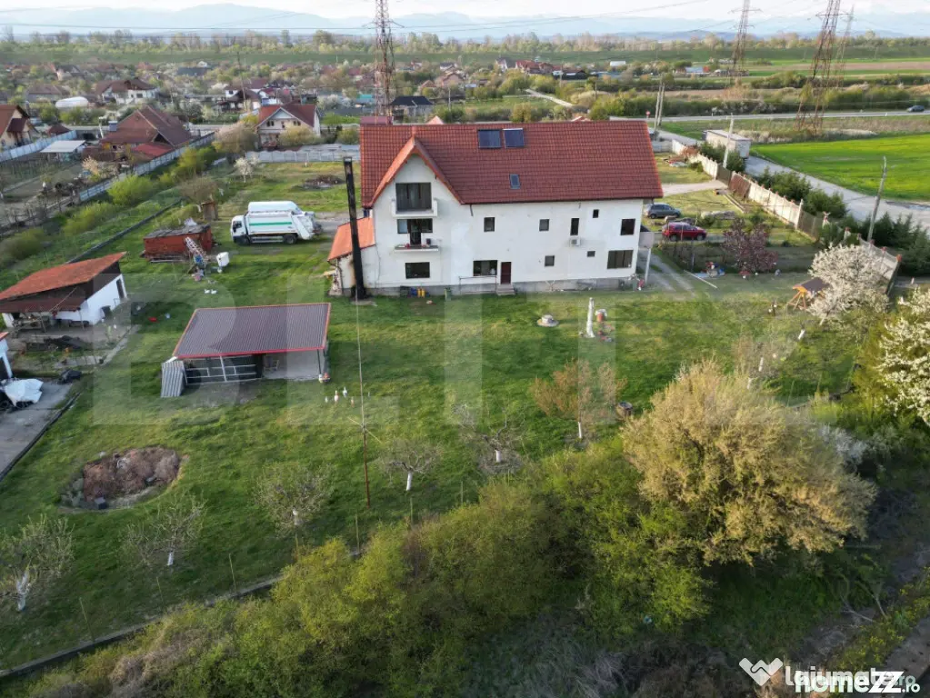 Casa de vanzare cu spatiu comercial, service auto si teren 3