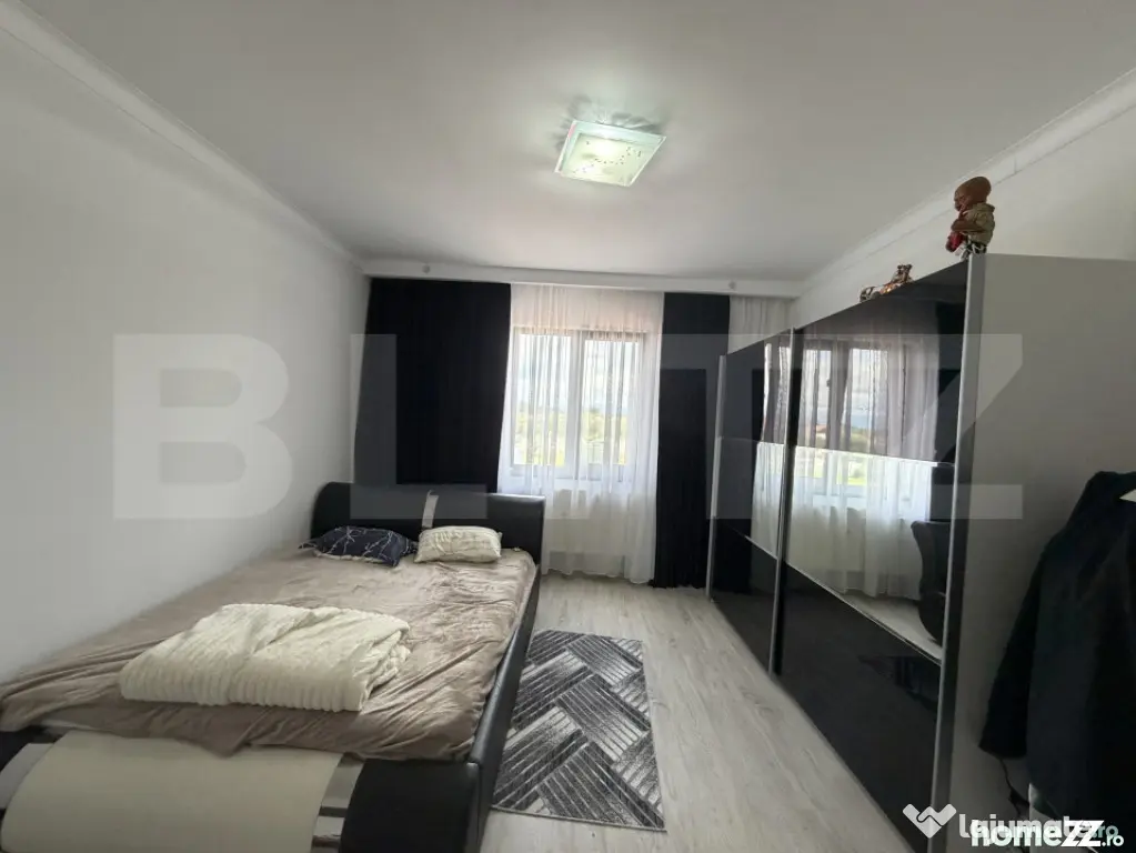 Casa de vanzare cu spatiu comercial, service auto si teren 3