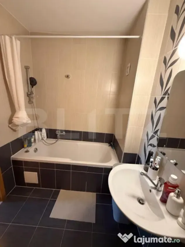 Apartament 2 camere, 52 mp, parcare si boxa, lift, zona Avan