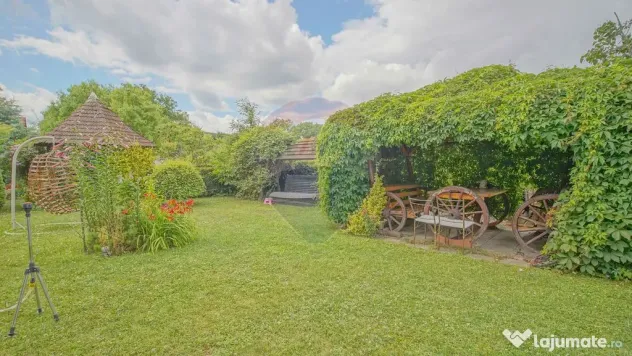 Casă + curte amenajată | 5 dormitoare, saună, sală sp...