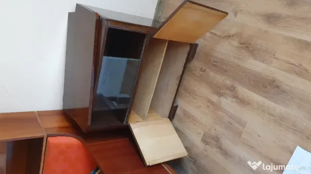 Vând comodă TV cu vitrină