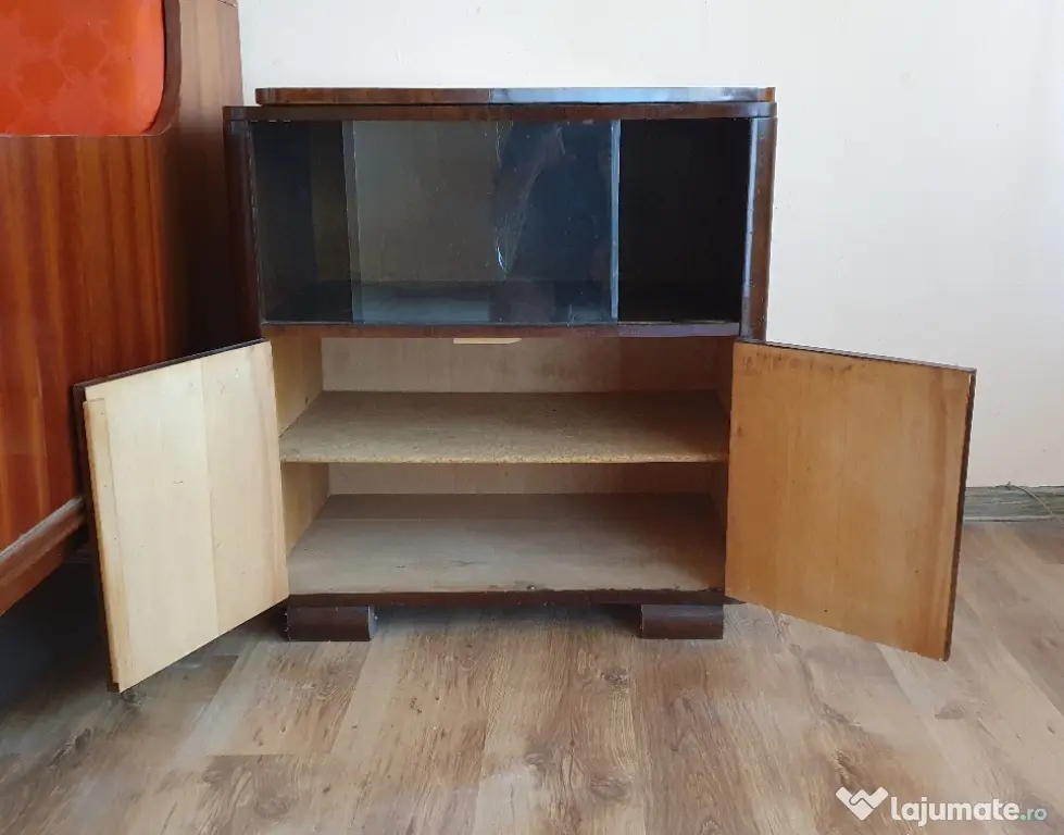 Vând comodă TV cu vitrină