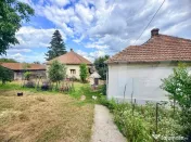 Proprietate cu două case, 145 mp, anexe si teren 1.300 mp, 