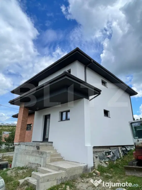 Casă individuală, 200 mp, zona Dezmir