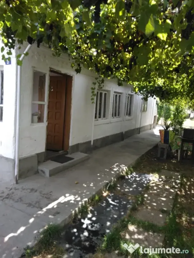 Vand casa în Ghindeni