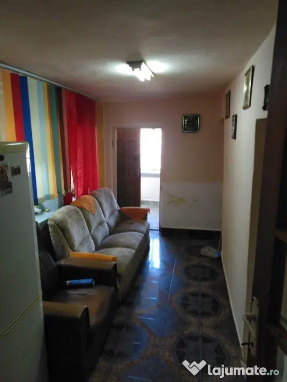 Vand casa în Ghindeni