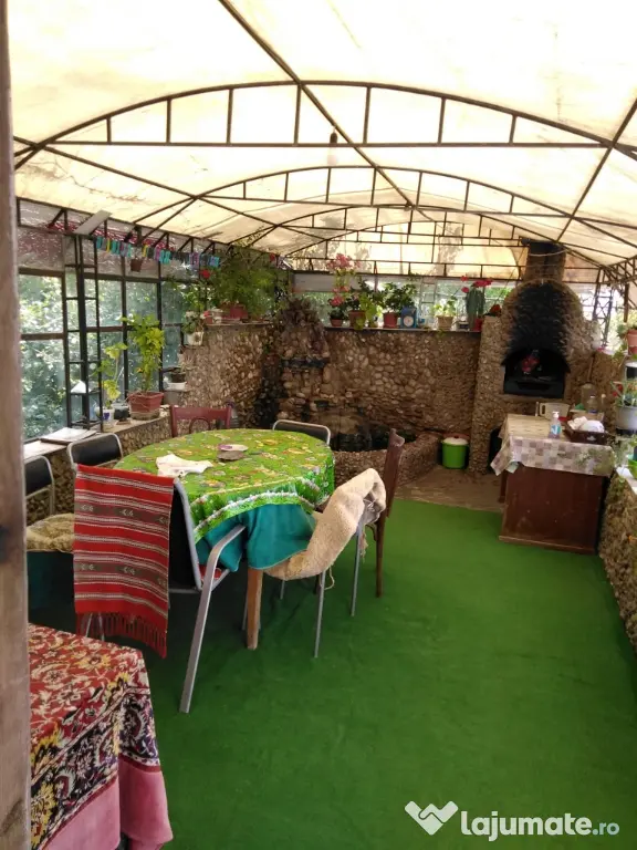 Vand casa în Ghindeni