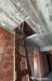 Casă / Vilă cu 6 camere de vânzare 