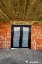 Casă / Vilă cu 6 camere de vânzare 