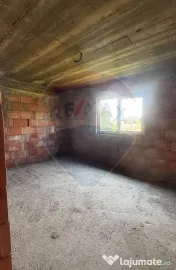 Casă / Vilă cu 6 camere de vânzare 