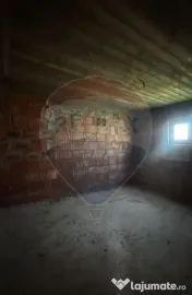 Casă / Vilă cu 6 camere de vânzare 