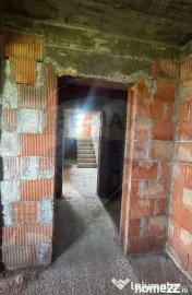Casă / Vilă cu 6 camere de vânzare 