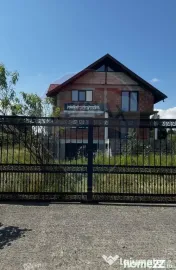 Casă / Vilă cu 6 camere de vânzare 