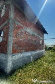 Casă / Vilă cu 6 camere de vânzare 