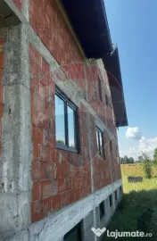 Casă / Vilă cu 6 camere de vânzare 