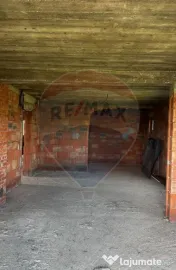 Casă / Vilă cu 6 camere de vânzare 