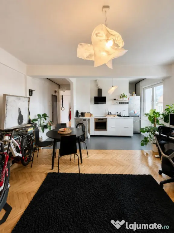 Apartament 2 camere, 49 mp, balcon, zona Semicentral