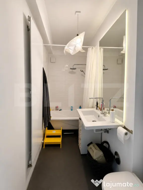 Apartament 2 camere, 49 mp, balcon, zona Semicentral