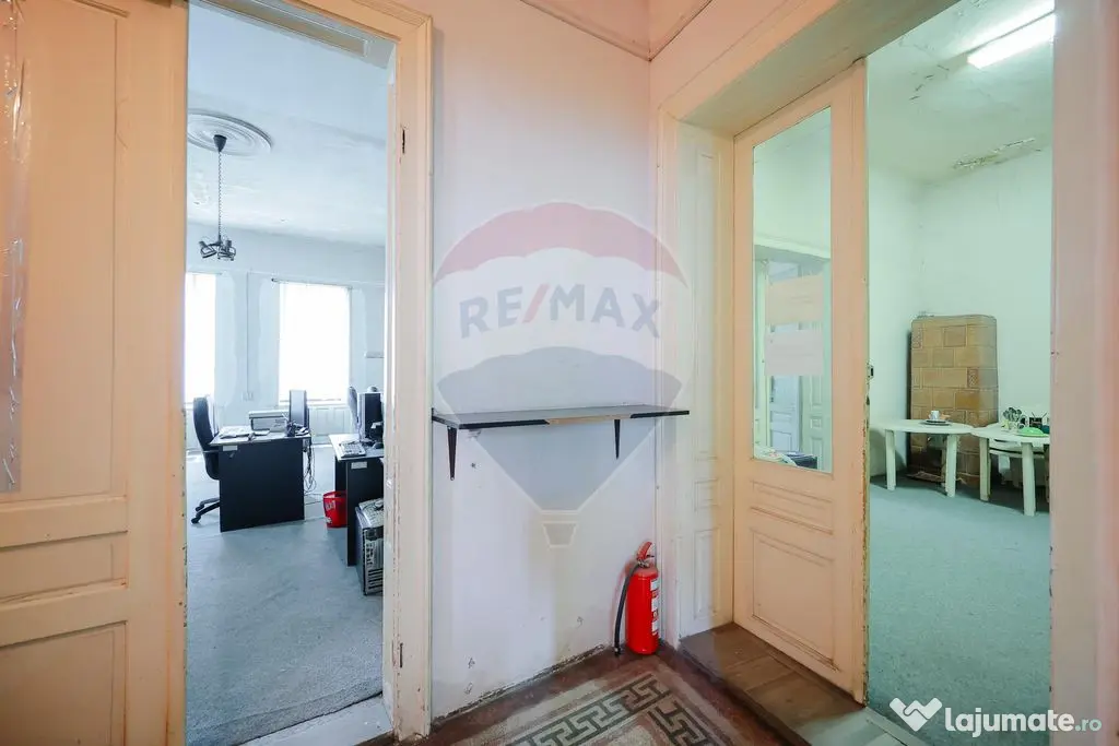 Apartament de vânzare cu 3 camere, str. Cuza Vodă, ultr...