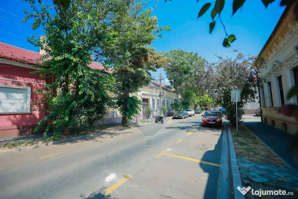 Apartament de vânzare cu 3 camere, str. Cuza Vodă, ultr...