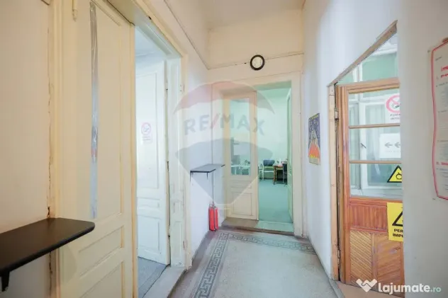 Apartament de vânzare cu 3 camere, str. Cuza Vodă, ultr...