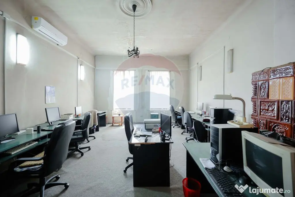 Apartament de vânzare cu 3 camere, str. Cuza Vodă, ultr...