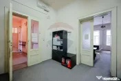 Apartament de vânzare cu 3 camere, str. Cuza Vodă, ultr... 
