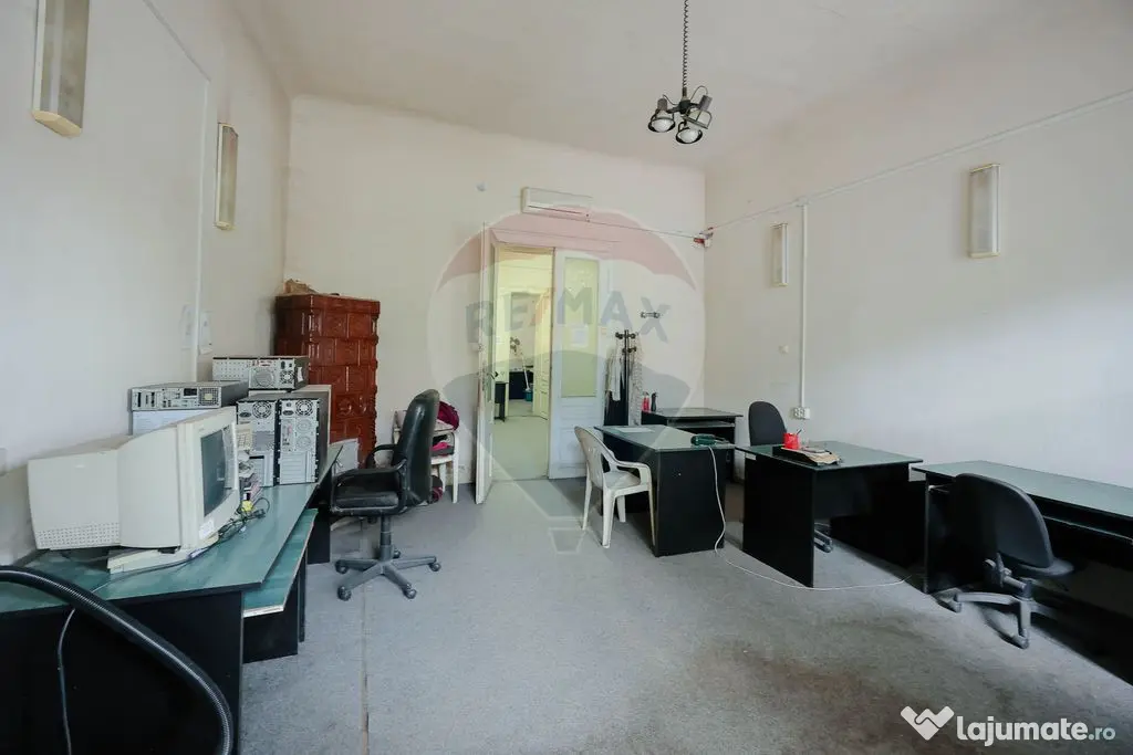 Apartament de vânzare cu 3 camere, str. Cuza Vodă, ultr...