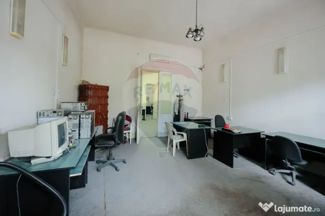 Apartament de vânzare cu 3 camere, str. Cuza Vodă, ultr...