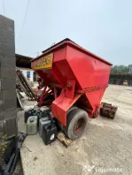 Sărăriță tractată pentru tractor – împrăștietor sare și material antiderapant