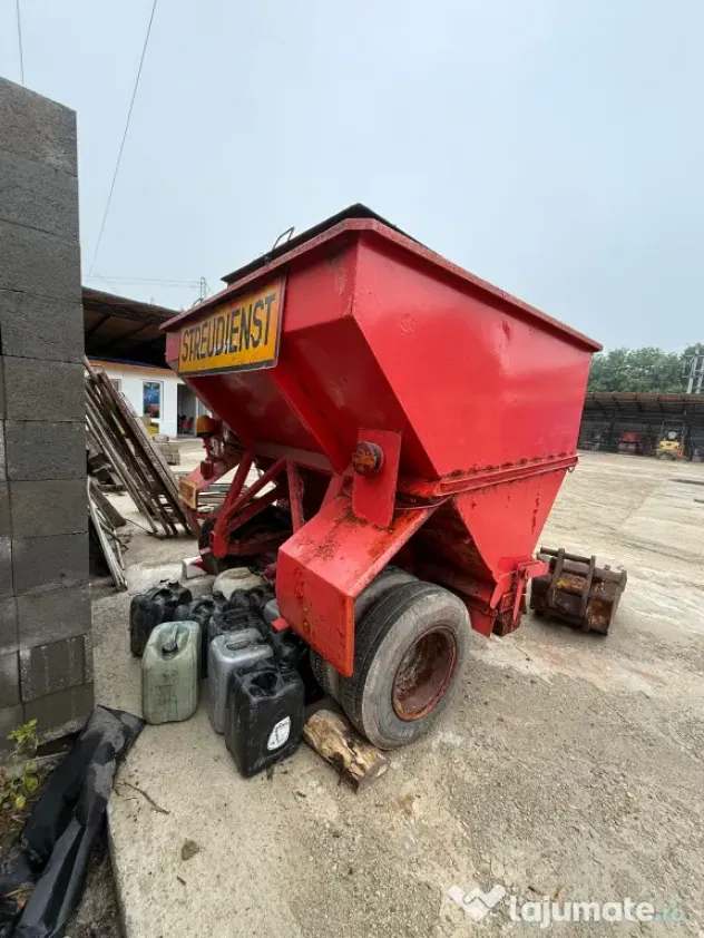Sărăriță tractată pentru tractor – împrăștietor sare și material antiderapant