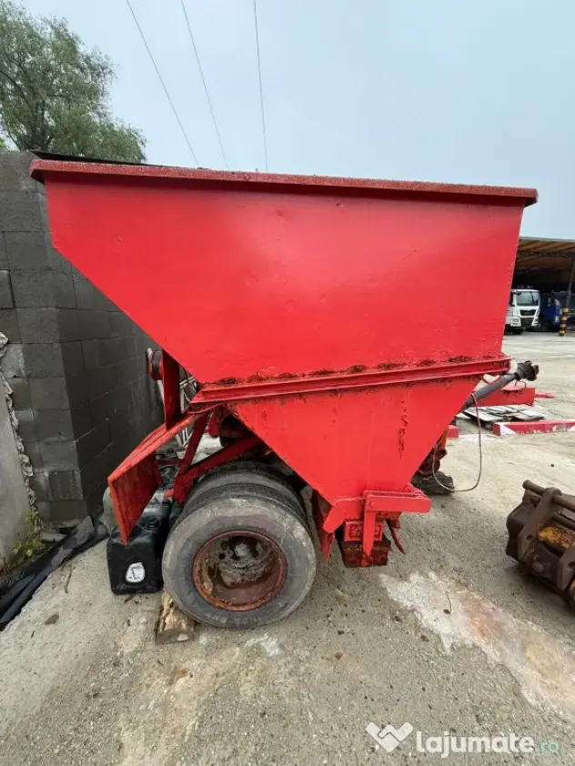 Sărăriță tractată pentru tractor – împrăștietor sare și material antiderapant