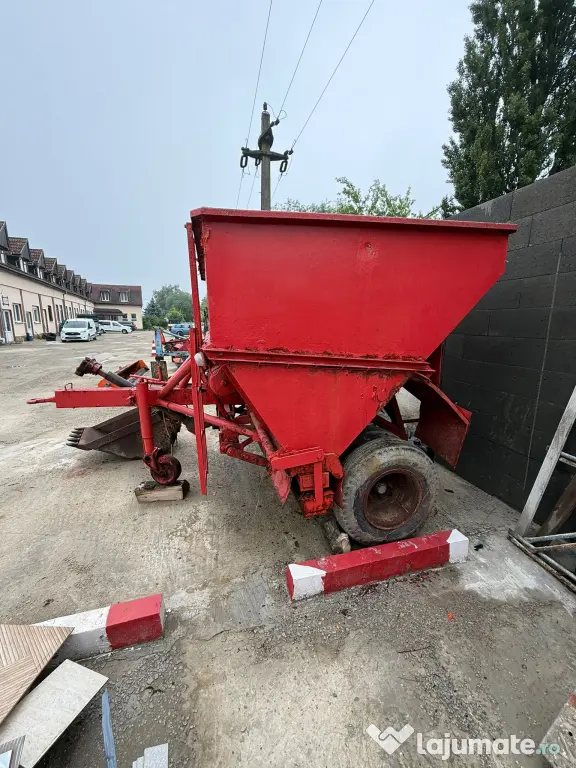 Sărăriță tractată pentru tractor – împrăștietor sare și material antiderapant