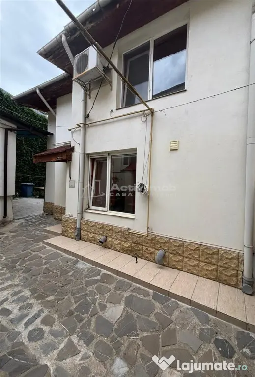 Armeneasca, Vila individuala, Curte comuna