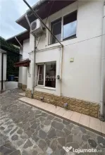 Armeneasca, Vila individuala, Curte comuna