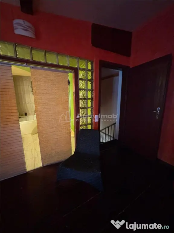Armeneasca, Vila individuala, Curte comuna