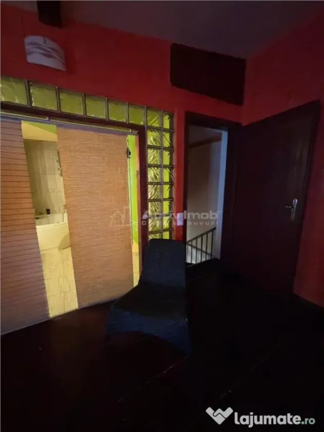Armeneasca, Vila individuala, Curte comuna
