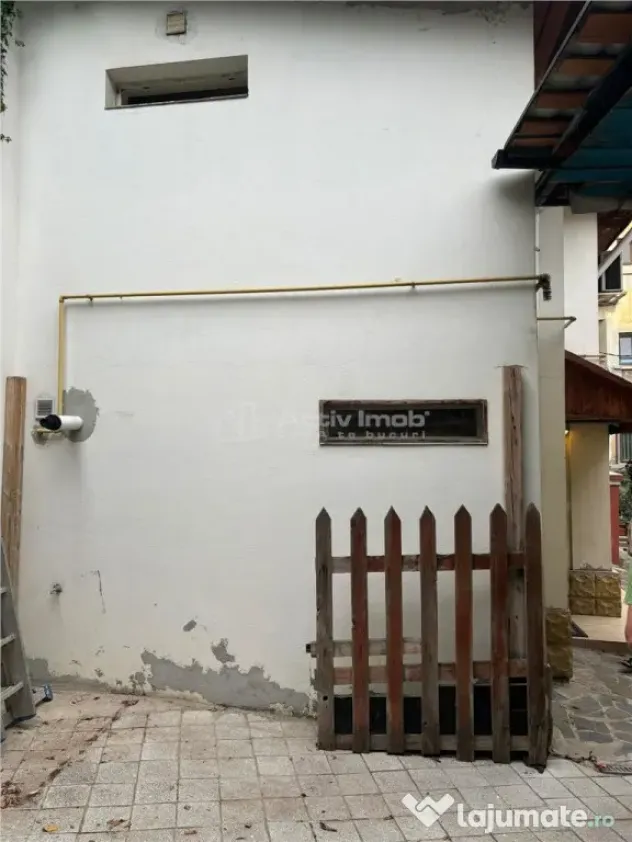 Armeneasca, Vila individuala, Curte comuna