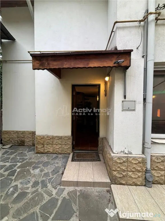 Armeneasca, Vila individuala, Curte comuna