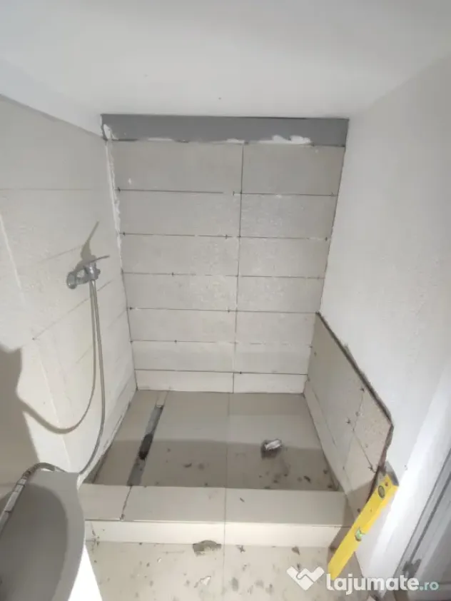 Echipa de 2 Meseriași – Renovări și Finisaje Interioare la Cheie