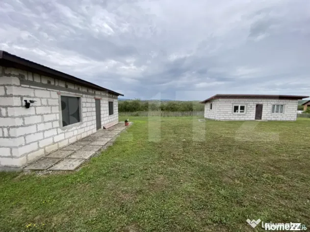 Casa de vanzare, 15 arii de teren, 15 minute de Bistrita