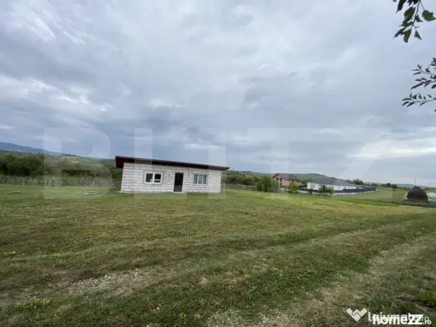 Casa de vanzare, 15 arii de teren, 15 minute de Bistrita