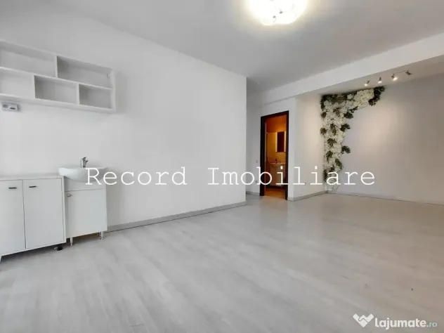 Spatiu comercial pretabil salon infrumusetare Floresti